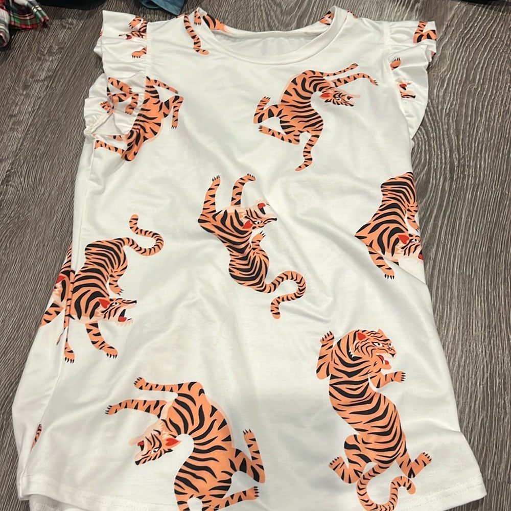 Ruffled sleeve tiger tee shirt